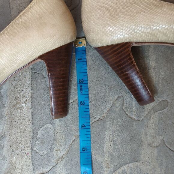 COLE Haan Leather Pumps Woman's size 8 snake texture 3.5" heel Cream Neutral - Picture 9 of 12